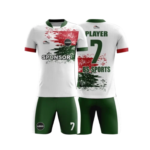 kırmızı yeşil boya darbesi görünümlü futbol forması ve şortu